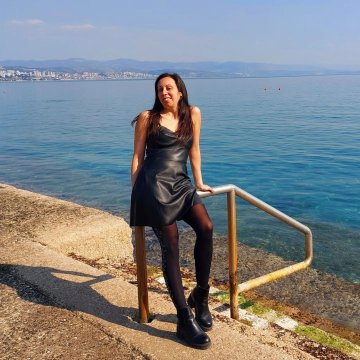 Nadia76 from California,United States